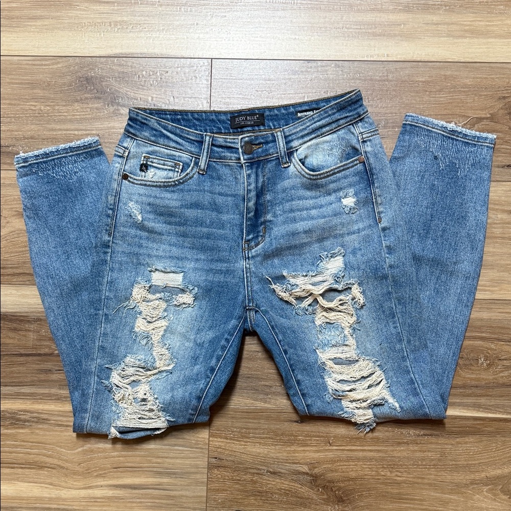 Judy Blue Ripped Denim Boyfriend Jeans